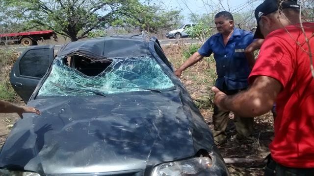 Fiat capota, mata um e deixa quatro feridos em Valença. Veja Fotos / - Imagem 8