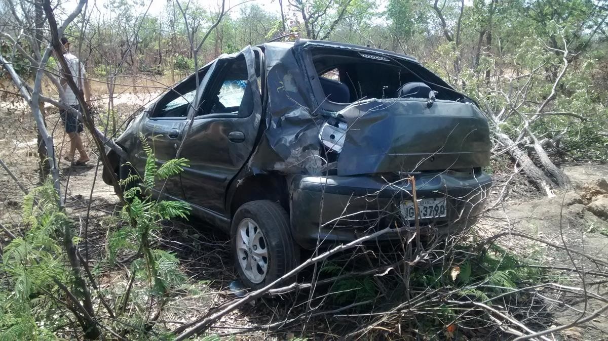 Fiat capota, mata um e deixa quatro feridos em Valença. Veja Fotos /