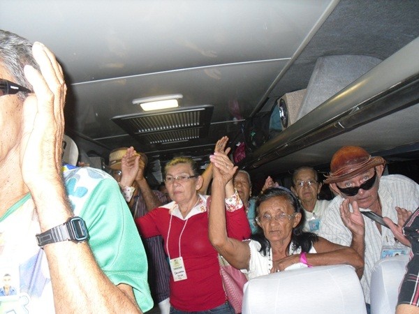 Idosos de Pimenteiras visitam o litoral piauiense. Veja fotos - Imagem 3