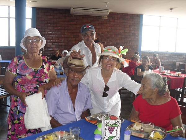 Idosos de Pimenteiras visitam o litoral piauiense. Veja fotos - Imagem 7