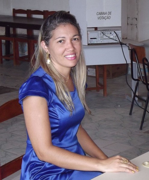 Prefeito Valkir Nunes acompanhado pela sua esposa vão à urna para votação - Imagem 1