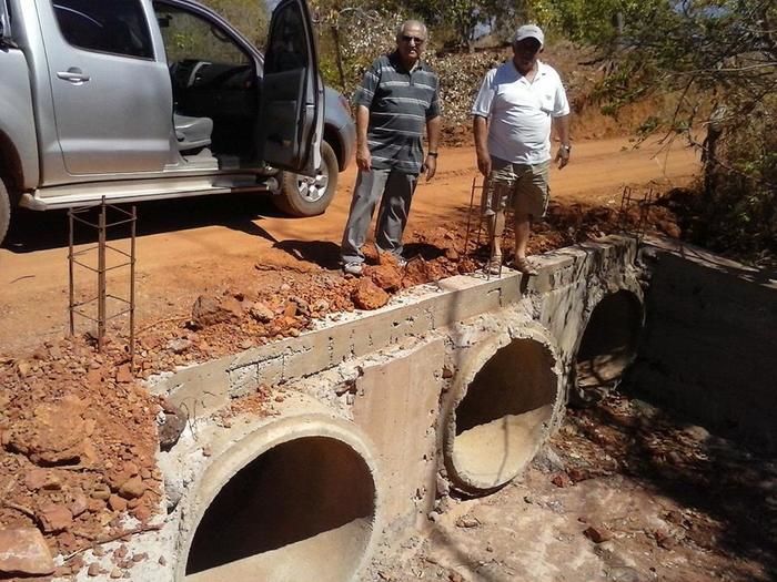 Prefeito vistoria obras de melhoramentos em estrada do povoado Buritizinho - Imagem 1