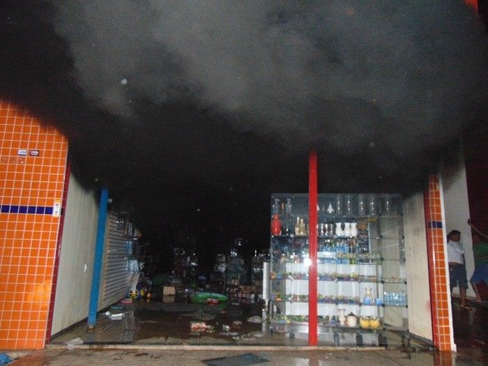 Loja de Variedades pega fogo em Corrente - Imagem 2