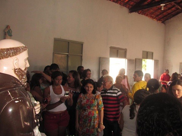 Fieis participam da missa e procissão de encerramento dos festejos de São Francisco em São Félix - Imagem 3