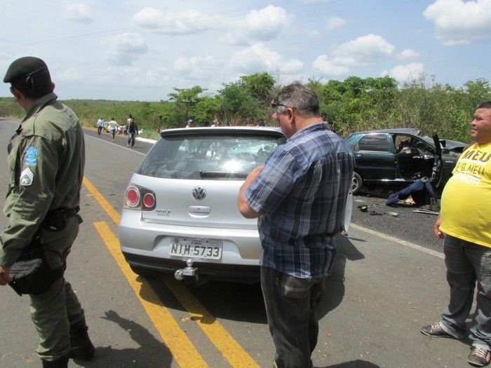 Grave acidente na BR 343 próximo a estaca Zero deixa Mãe e Filha morta     - Imagem 8