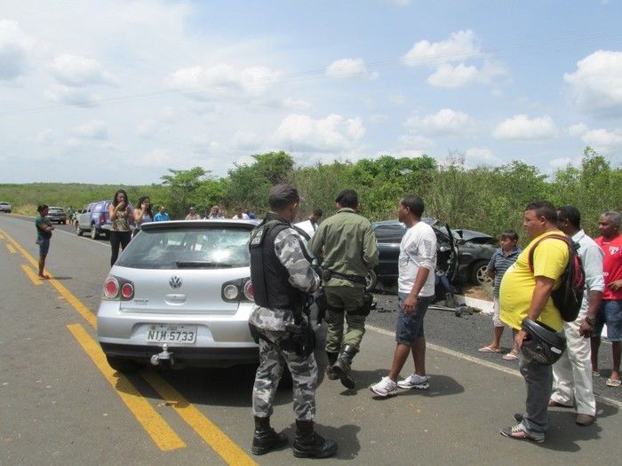 Grave acidente na BR 343 próximo a estaca Zero deixa Mãe e Filha morta     - Imagem 12