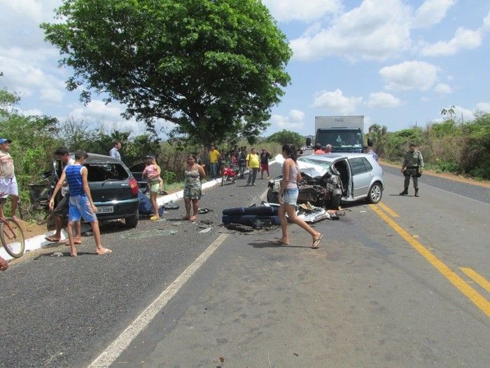 Grave acidente na BR 343 próximo a estaca Zero deixa Mãe e Filha morta     - Imagem 7