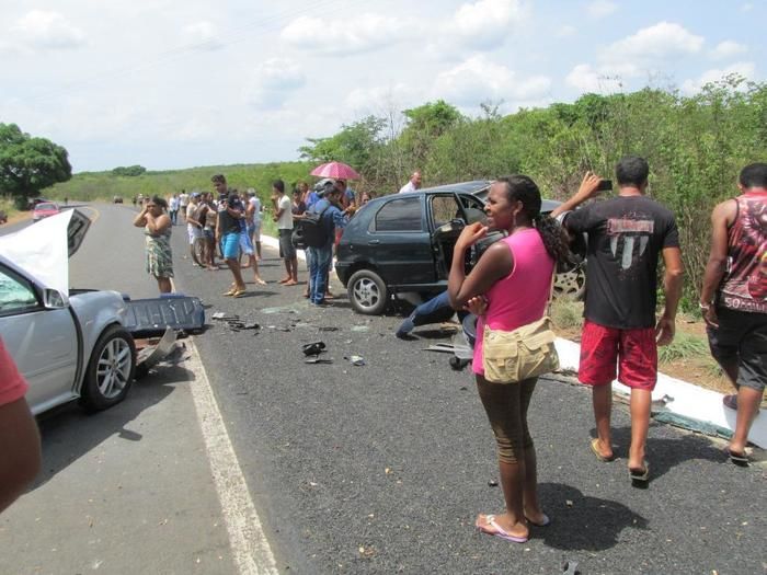 Grave acidente na BR 343 próximo a estaca Zero deixa Mãe e Filha morta     - Imagem 9