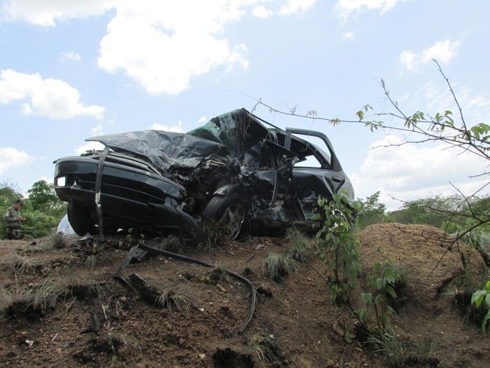 Grave acidente na BR 343 próximo a estaca Zero deixa Mãe e Filha morta     - Imagem 16