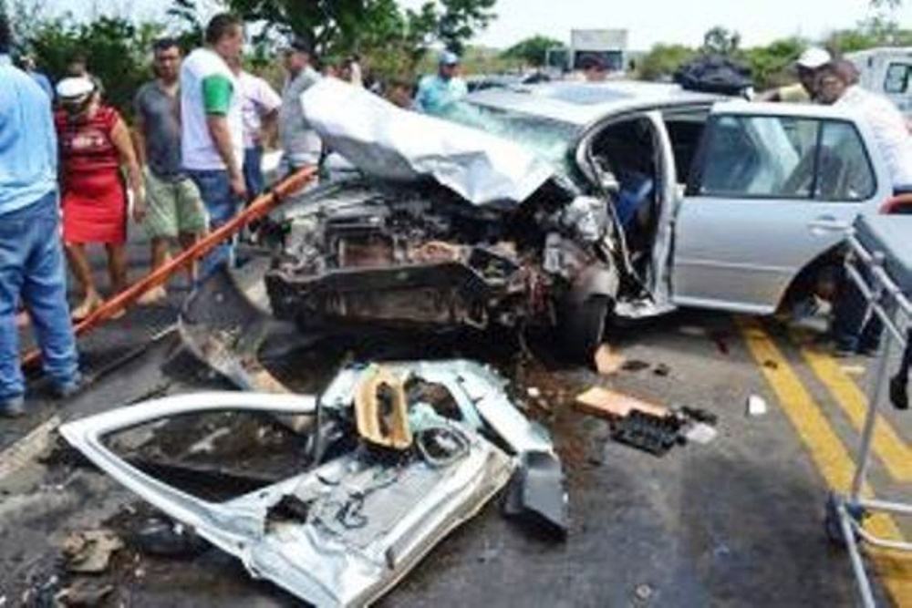 Mãe e filha morrem em grave acidente entre dois veículos no Piauí