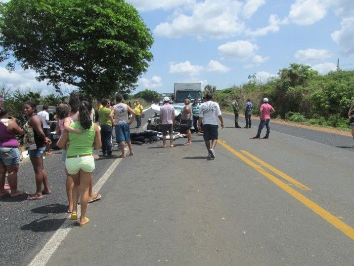 Grave acidente na BR 343 próximo a estaca Zero deixa Mãe e Filha morta     - Imagem 1