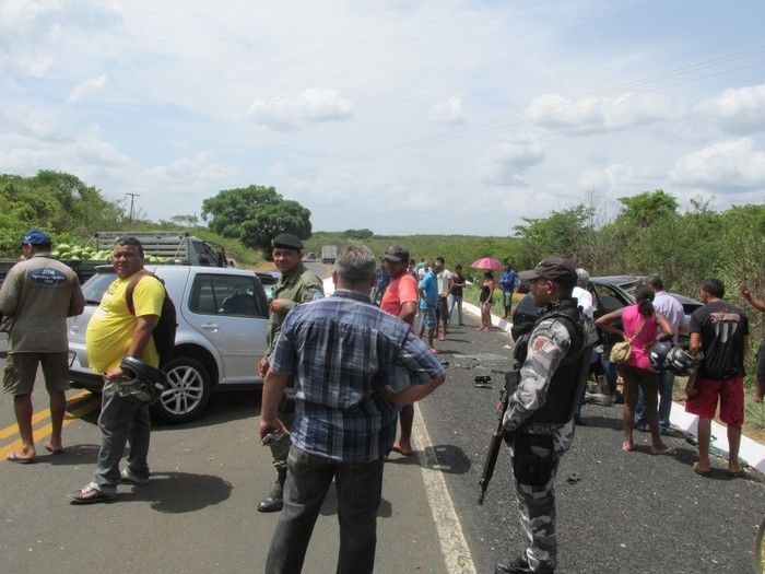 Grave acidente na BR 343 próximo a estaca Zero deixa Mãe e Filha morta     - Imagem 11