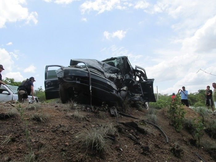 Grave acidente na BR 343 próximo a estaca Zero deixa Mãe e Filha morta     - Imagem 15
