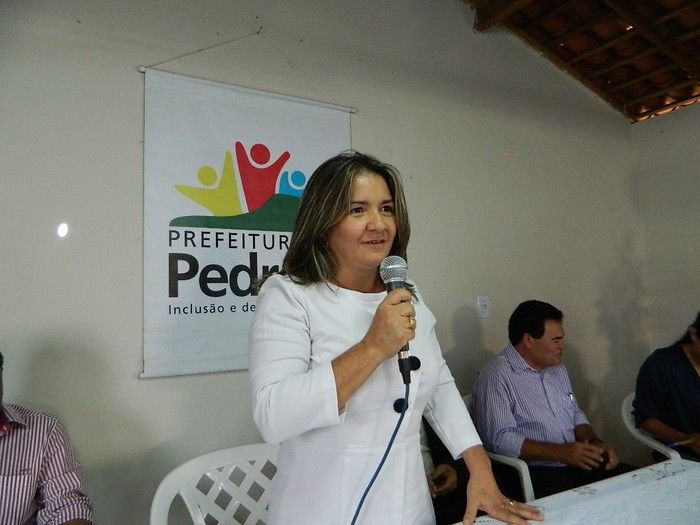 Prefeita empossa concursados para o Hospital Josefina Getirana - Imagem 3