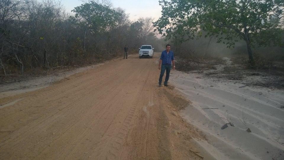 Comunidades recebem melhorias em estradas vicinais 