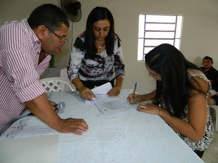 Prefeita empossa concursados para o Hospital Josefina Getirana - Imagem 4