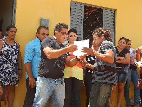 Beneficiários recebem casas do Programa Minha Casa Minha Vida  - Imagem 29