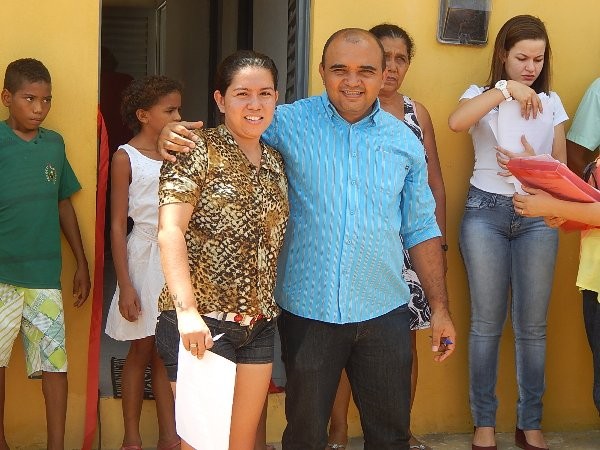 Beneficiários recebem casas do Programa Minha Casa Minha Vida  - Imagem 19