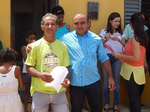 Beneficiários recebem casas do Programa Minha Casa Minha Vida  - Imagem 16