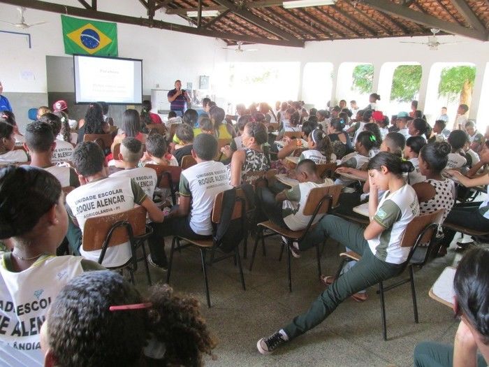 Coordenador da casa de Recuperação vida verdadeira  Faz palestra Sobre Drogas na Escola Roque Alencar em Agricolândia  - Imagem 19