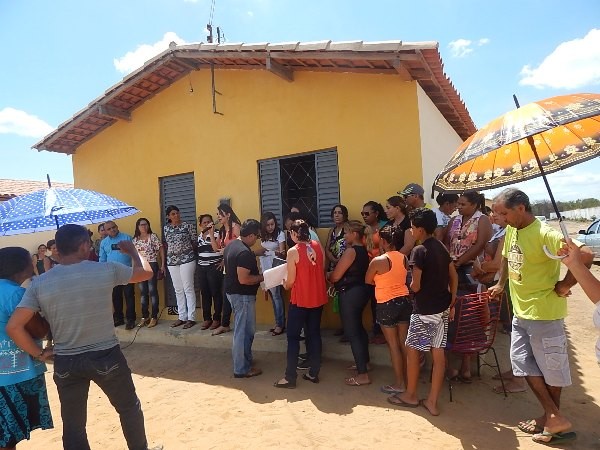 Beneficiários recebem casas do Programa Minha Casa Minha Vida  - Imagem 10