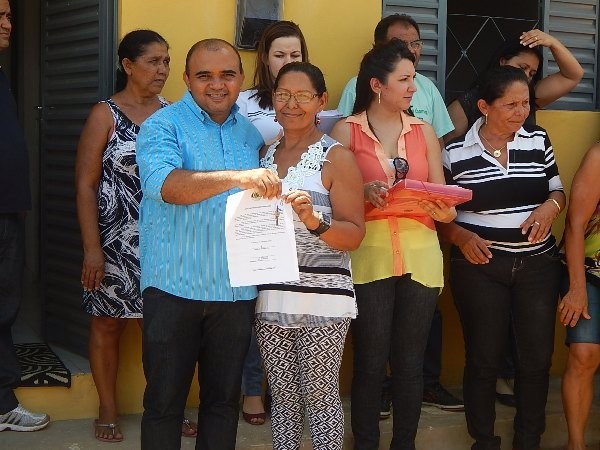 Beneficiários recebem casas do Programa Minha Casa Minha Vida  - Imagem 23