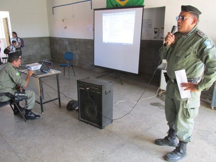 Subtenente Juvenilton Cavalcante da Força Tática de Água Branca Ministra Palestra sobre Drogas na Escola Roque Alencar   - Imagem 18