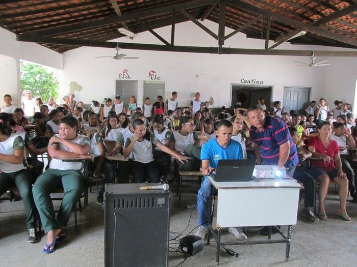 Coordenador da casa de Recuperação vida verdadeira  Faz palestra Sobre Drogas na Escola Roque Alencar em Agricolândia  - Imagem 3