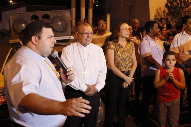 Prefeita Dra. Salete Rego e dezenas de fieis recepcionaram o arcebispo Dom Jacinto Filho - Imagem 1