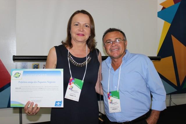 Prefeita Dra. Salete Rego participa da feira do Empreendedor e recebe homenagem - Imagem 5