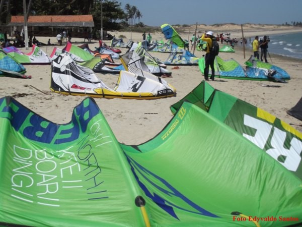 Kitesurf Esporte Sensação em Cajueiro da Praia Litoral do Piauí - Imagem 1