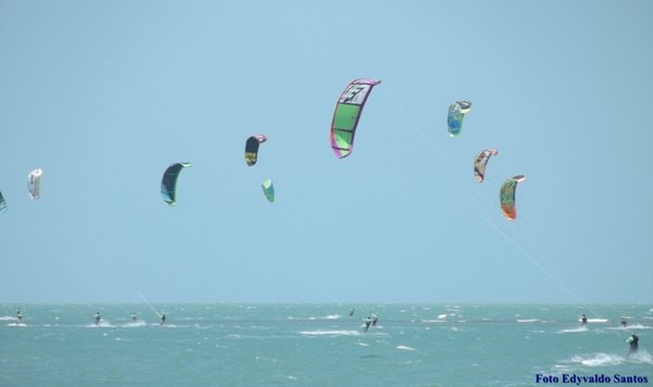 Kitesurf Esporte Sensação em Cajueiro da Praia Litoral do Piauí - Imagem 7