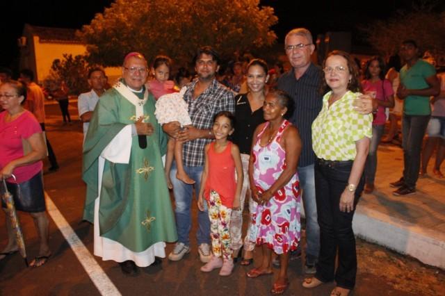 Arcebispo realiza celebração no município de Miguel Alves - Imagem 8