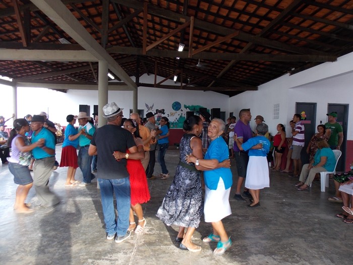Assistência Social realiza forró dos idosos no SCFVI - Imagem 4