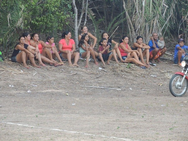                         Favoritos vencem e avançam no Campeonato Municipal - Imagem 8