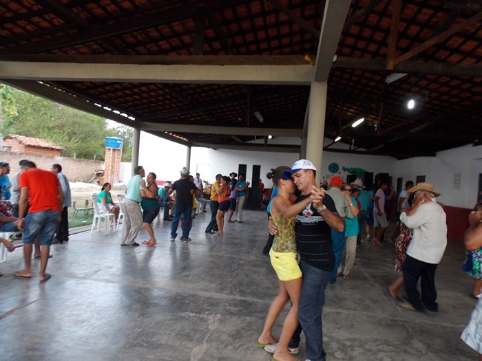 Assistência Social realiza forró dos idosos no SCFVI - Imagem 8