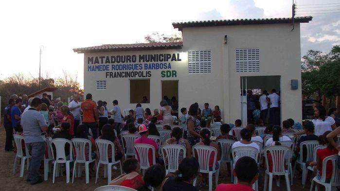 A Prefeita Socorro Bandeira entrega as instalações do novo Matadouro Público de Francinópolis - Imagem 101