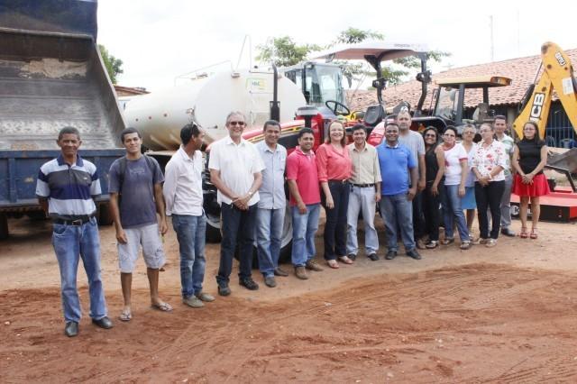 Município de Miguel Alves Recebe Trator Agrícola 4x4 - Imagem 1