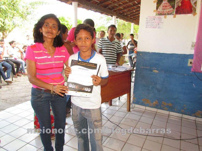 Alunos recebem medalhas e certificados durante solenidade - Imagem 21