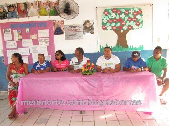 Alunos recebem medalhas e certificados durante solenidade - Imagem 14