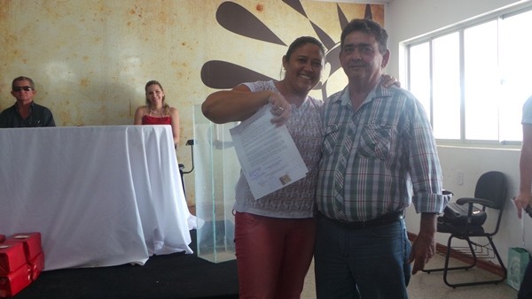 Prefeitura de Pimenteiras entrega registro de imóveis de residências  - Imagem 21