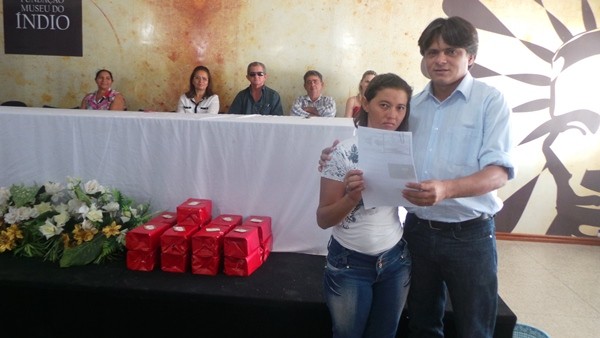 Prefeitura de Pimenteiras entrega registro de imóveis de residências  - Imagem 16