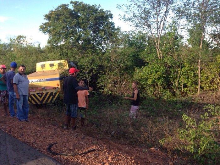 Bandidos assaltam carro forte na PI 140 - Imagem 1