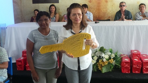 Prefeitura de Pimenteiras entrega registro de imóveis de residências  - Imagem 12