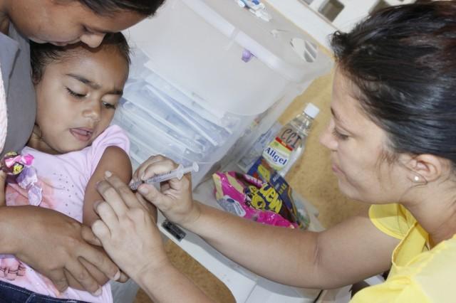 Crianças são vacinadas contra poliomielite e sarampo no município de Miguel Alves  - Imagem 3