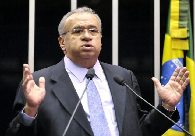 Heráclito Fortes; discussão sobre reforma política desvia o foco do escândalo da corrupção - Imagem 1