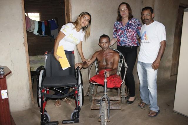 Prefeitura de Miguel Alves entrega cadeira de roda e facilita a vida de quem necessita desse auxílio - Imagem 5