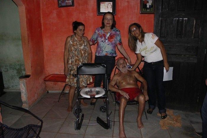 Prefeitura de Miguel Alves entrega cadeira de roda e facilita a vida de quem necessita desse auxílio - Imagem 1