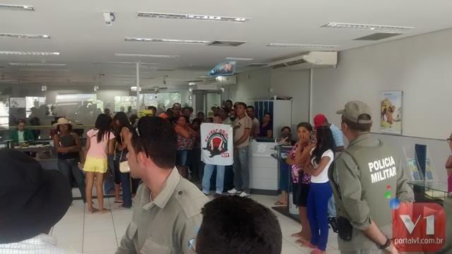 Agricultores ocupam agência do Banco do Brasil em Valença - Imagem 2