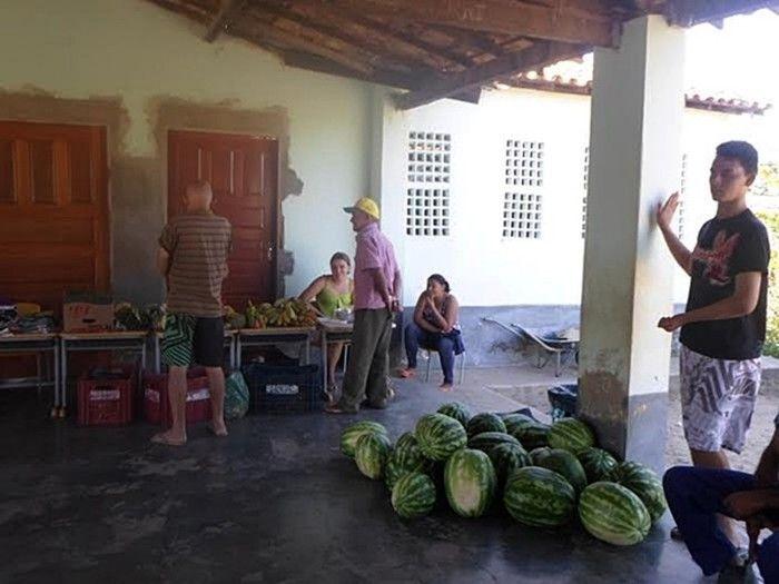 Escola dos Pequis resgata tradição e realiza feira livre - Imagem 1
